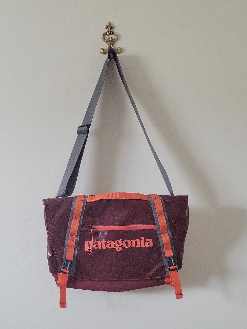 Patagonia Black Hole Mini Messenger 12L Bag Burgundy Rust with Orange Accents